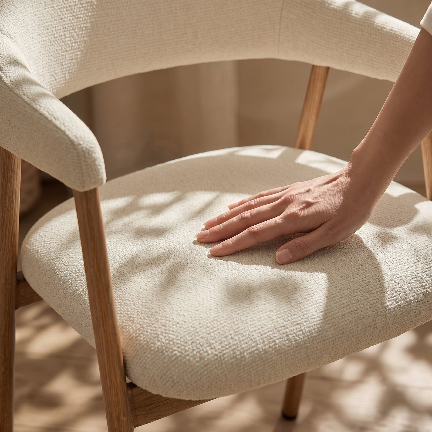 Silla de Comedor Tapizada Beige con Reposabrazos